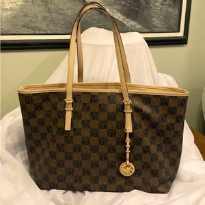 Michael Kors  Voyager Logo Jacquard Tote Black/Brown Large Tote